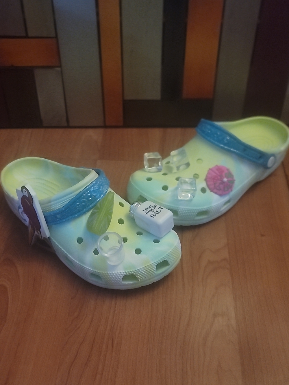 Margaritaville Crocs W10